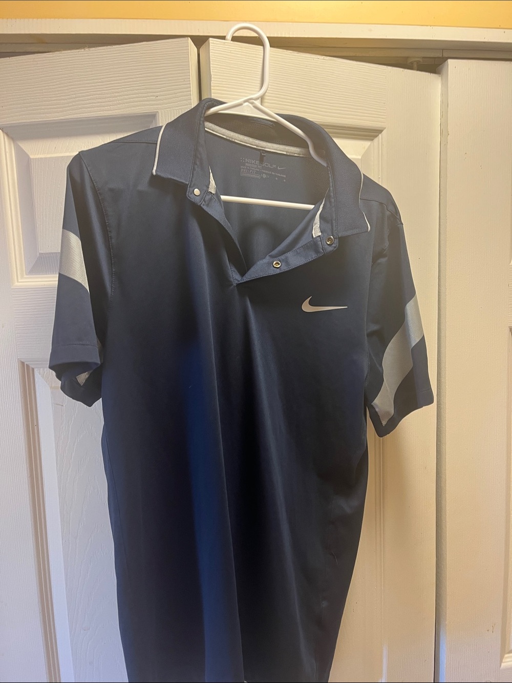 Nike Men’s Navy and White Short-Sleeve Polo